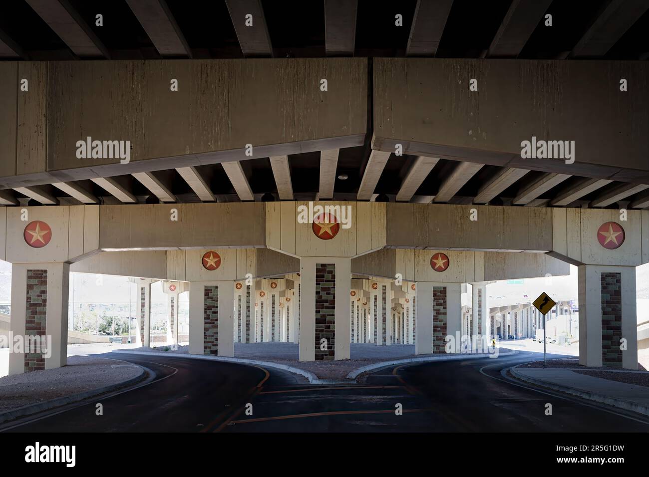 Reliant trois poutres Banque de photographies et d’images à haute