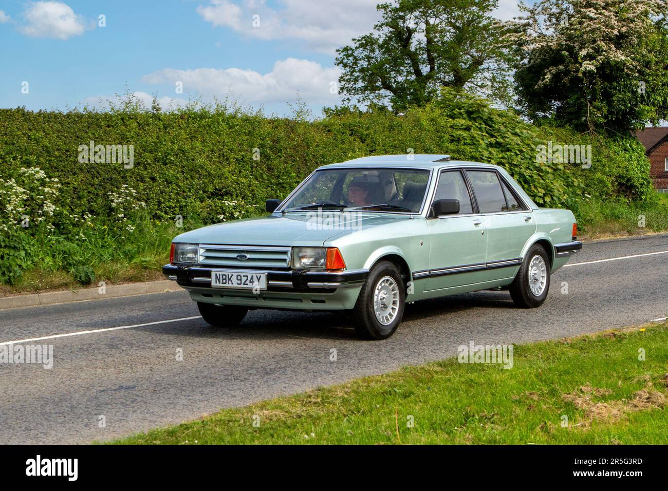 1983 809s années quatre-vingt Ford Granada Ghia AutoClassic voiture d'époque, moteurs d'antan en route vers Capesthorne Hall Vintage Collectors exposition de voiture, Cheshire, Royaume-Uni Banque D'Images