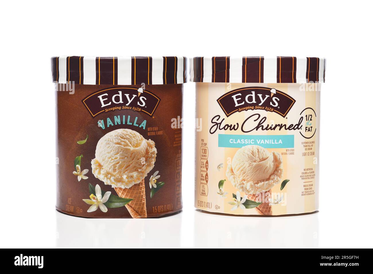 IRIVNE, CALIFORNIE - 03 juin 20223 : un carton de crème glacée vanille d'Edys et un carton de crème glacée légère vanille classique édys à cornes lentes. Banque D'Images