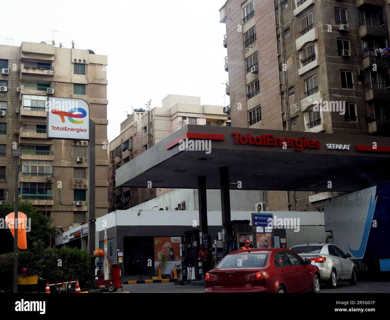 Le Caire, l'Egypte, 31 mai 2023: Station de gaz et de pétrole Total Energies, TotalEnergies se est une multinationale française intégrée de l'énergie et du pétrole Banque D'Images