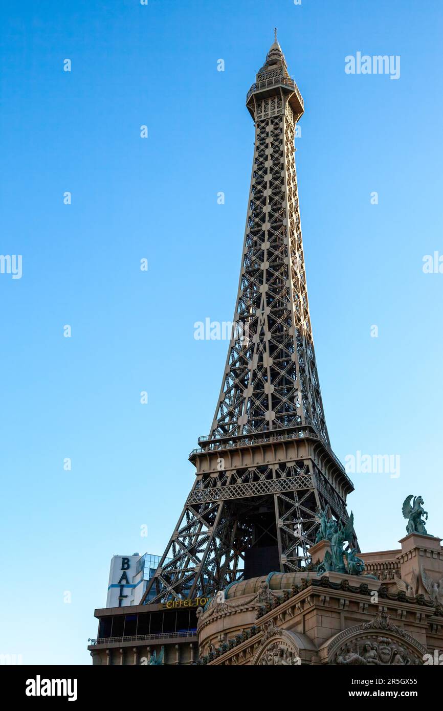 LAS VEGAS, NEVADA/Etats-Unis - AOÛT 1 : vue au lever du soleil de la réplique de la Tour Eiffel à l'hôtel de Paris à Las Vegas Nevada sur 1 août 2011 Banque D'Images