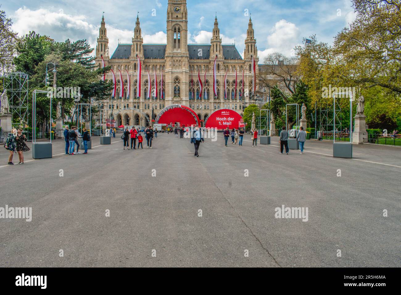 vienne, autriche. 1 mai 2023 rathaus (hôtel de ville gothique) exploration de l'impressionnante architecture gothique de l'hôtel de ville, site classé au patrimoine mondial de l'unesco à vie Banque D'Images