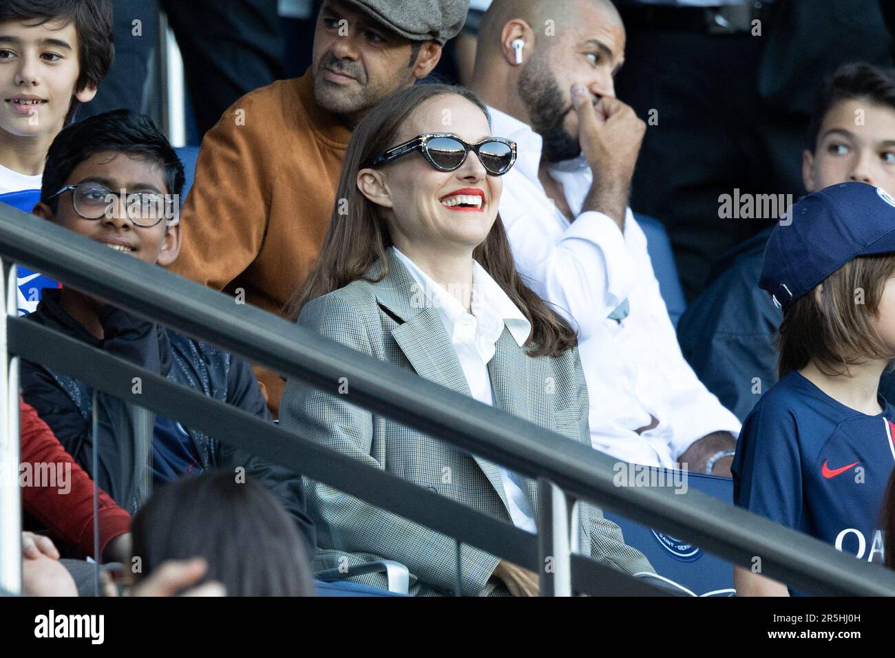 Paris, France. 03rd juin 2023. L'actrice Natalie Portman participe au match de football français L1 entre Paris Saint-Germain (PSG) et Clermont foot 63 au stade du Parc des Princes à Paris sur 3 juin 2023. Photo de Raphael Lafargue/ABACAPRESS.COM crédit: Abaca Press/Alay Live News Banque D'Images