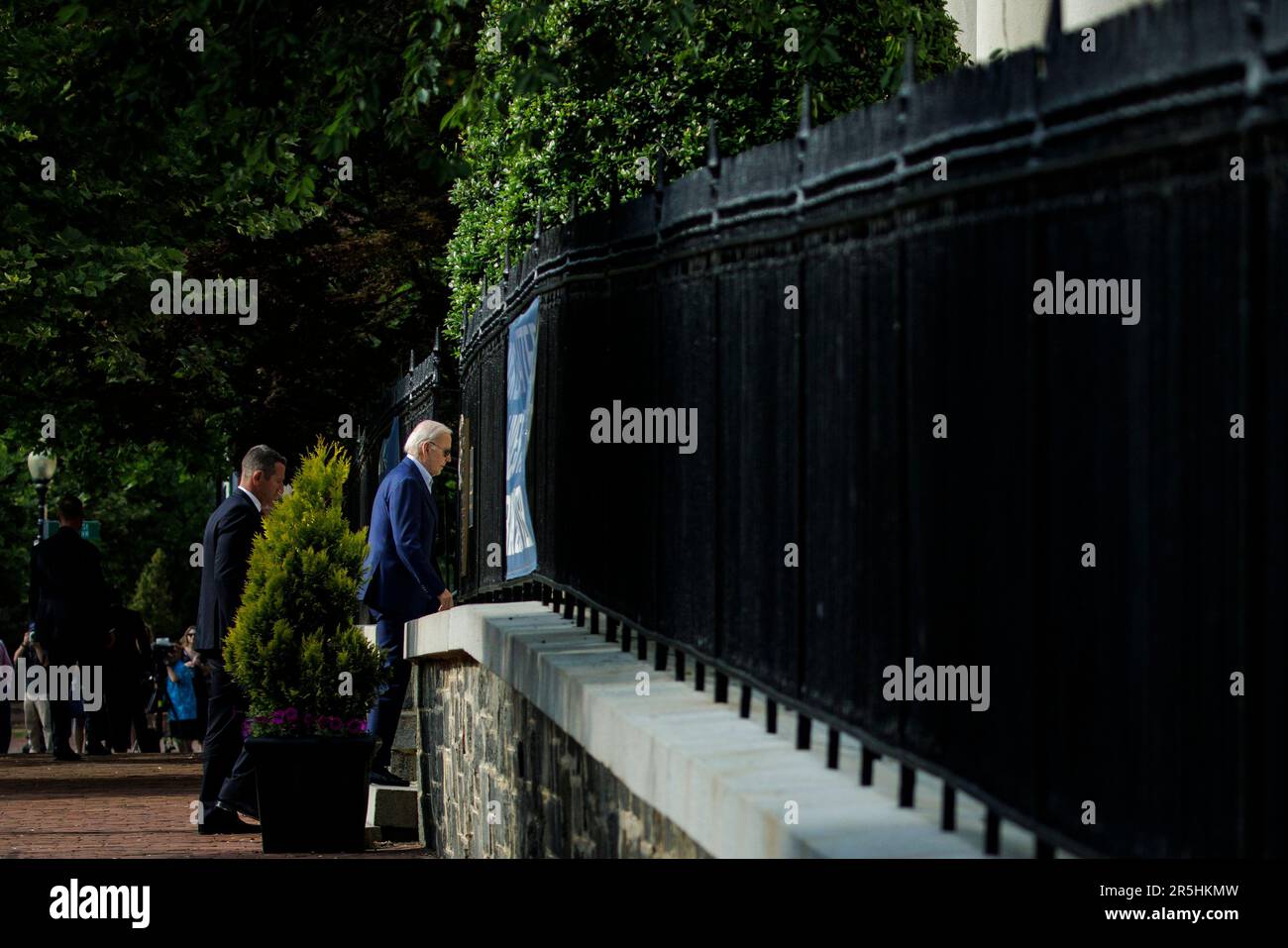 Washington, États-Unis. 03rd juin 2023. LE président AMÉRICAIN Joe Biden arrive à l'église catholique de la Sainte-Trinité pour la messe samedi, 3 juin 2023 à Washington, DC. Photo de Samuel Corum/UPI crédit: UPI/Alay Live News Banque D'Images