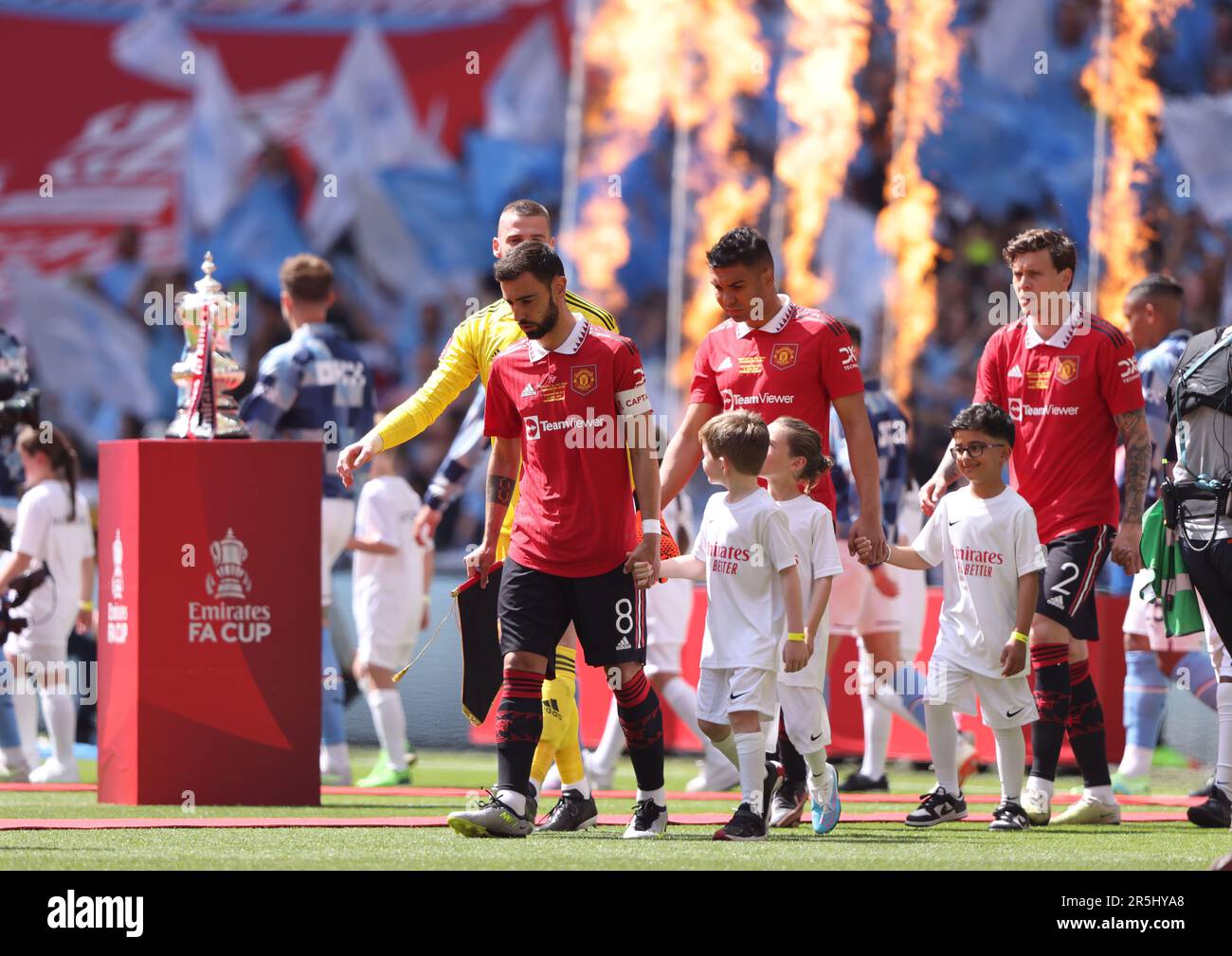 Londres, Royaume-Uni. 03rd juin 2023. Bruno Fernandes (MU) dirige son équipe lors du match final de la coupe Emirates FA Manchester City / Manchester United au stade Wembley, Londres, Royaume-Uni, le 3rd juin 2023. Crédit : Paul Marriott/Alay Live News Banque D'Images
