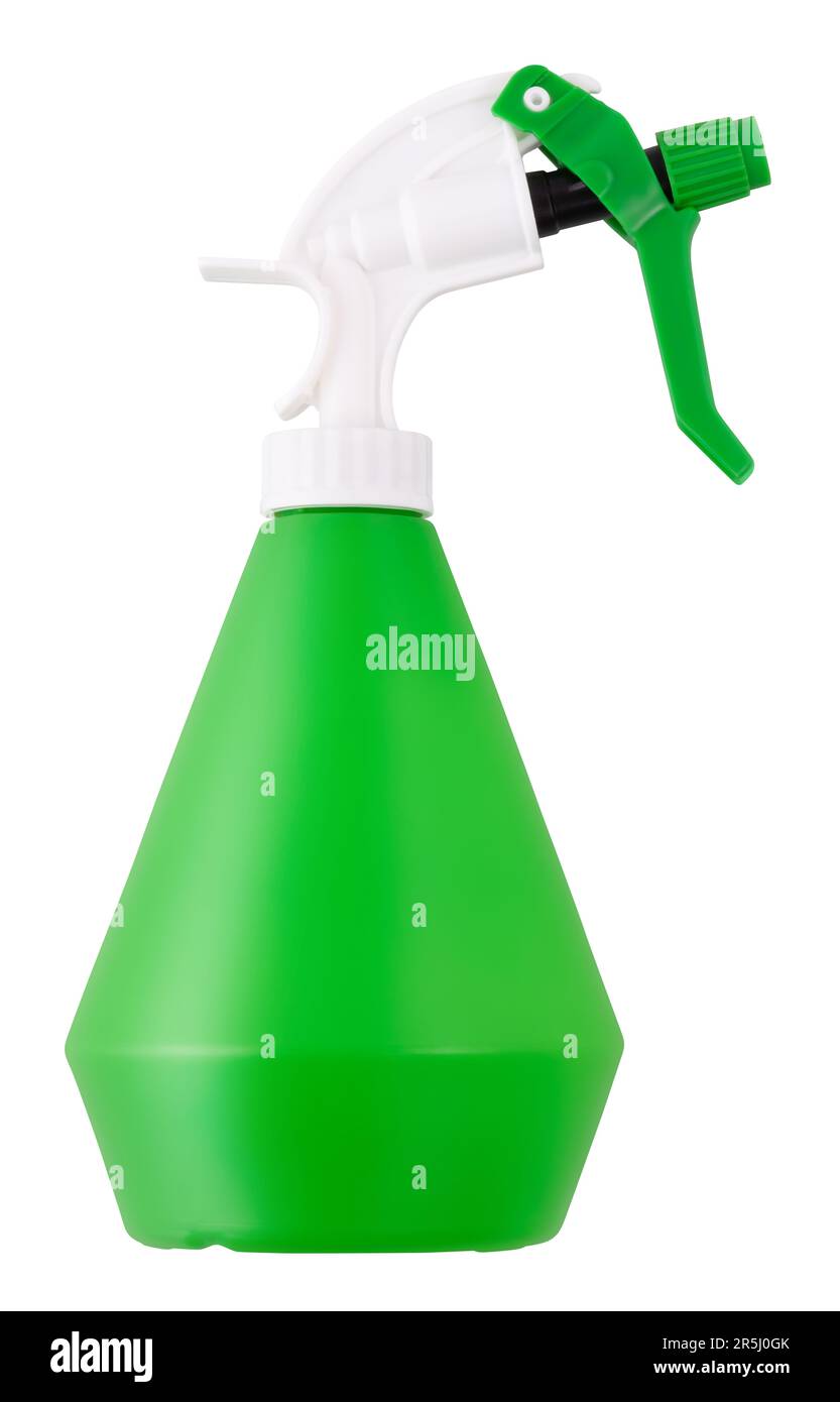 Vaporisateur de bouteille vert isolé sur fond blanc avec passe-cheveux. Pesticides de jardinage et fournitures d'entretien des plantes ou de nettoyage ménager. Élément utile pour Banque D'Images