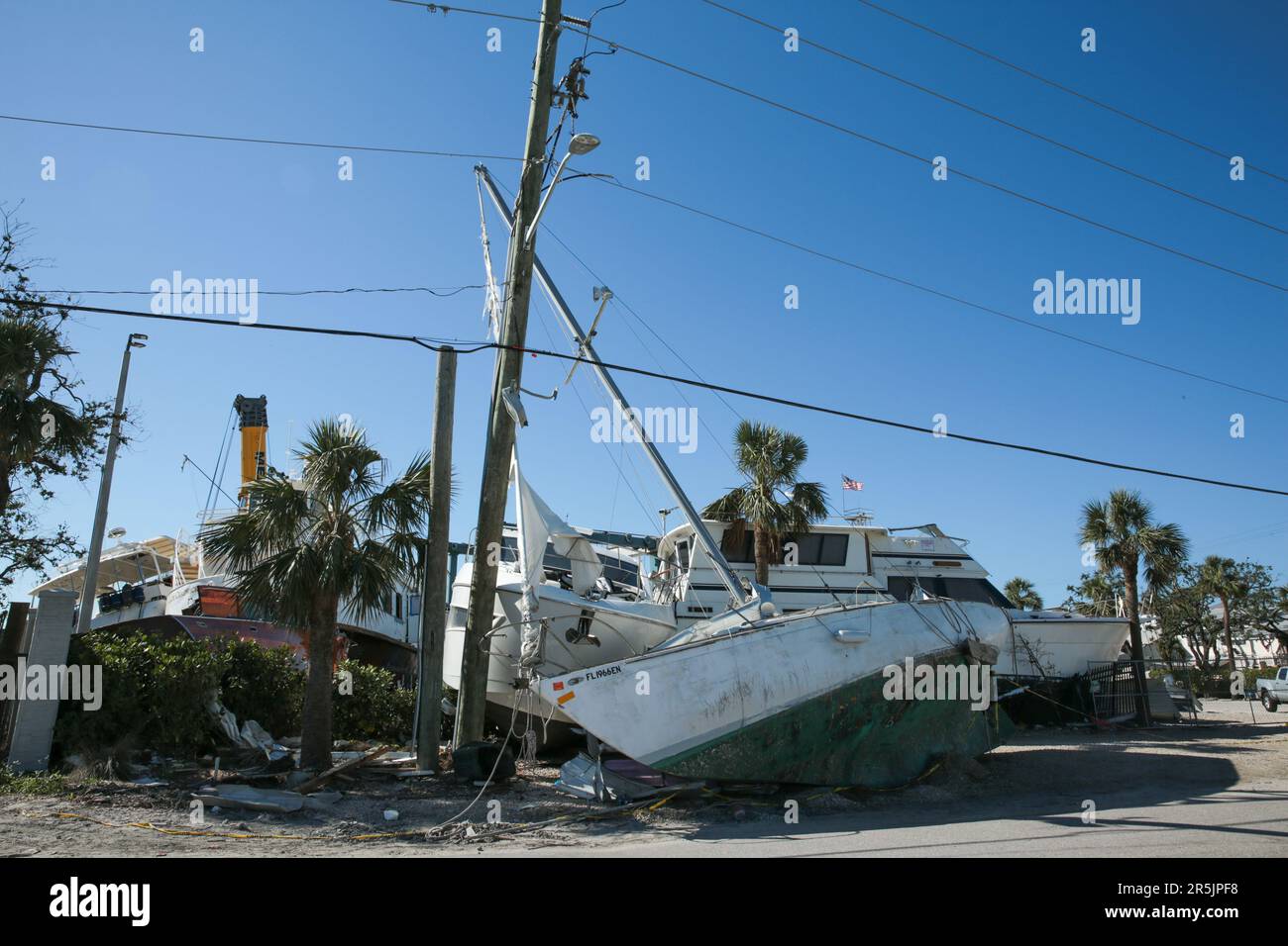 Bateaux détruits après l'ouragan Ian à fort Myers Florida Sea Front, États-Unis Banque D'Images