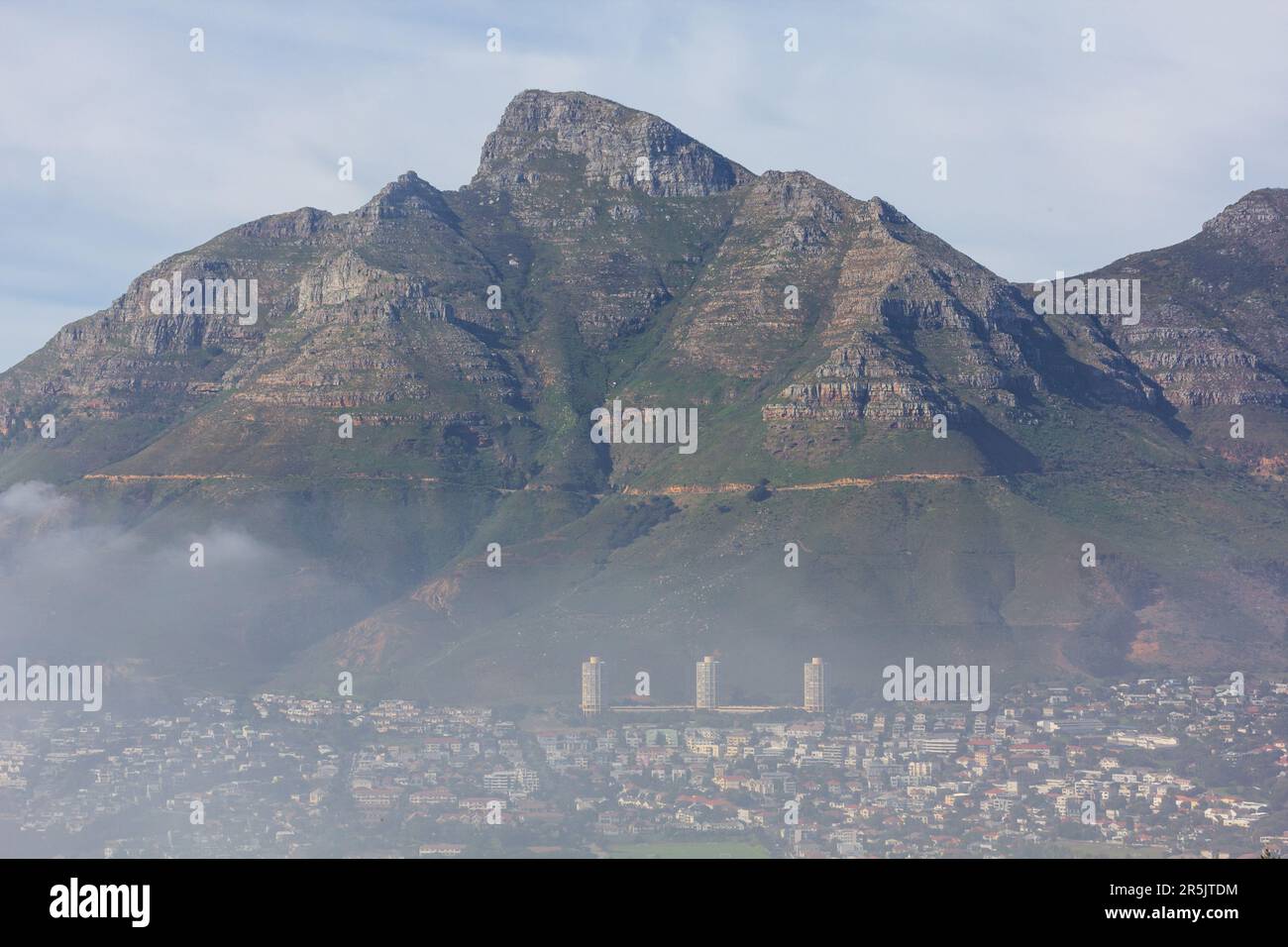 Devils Peak et DISA Park photographiés en mai, Cape Town Afrique du Sud. Banque D'Images