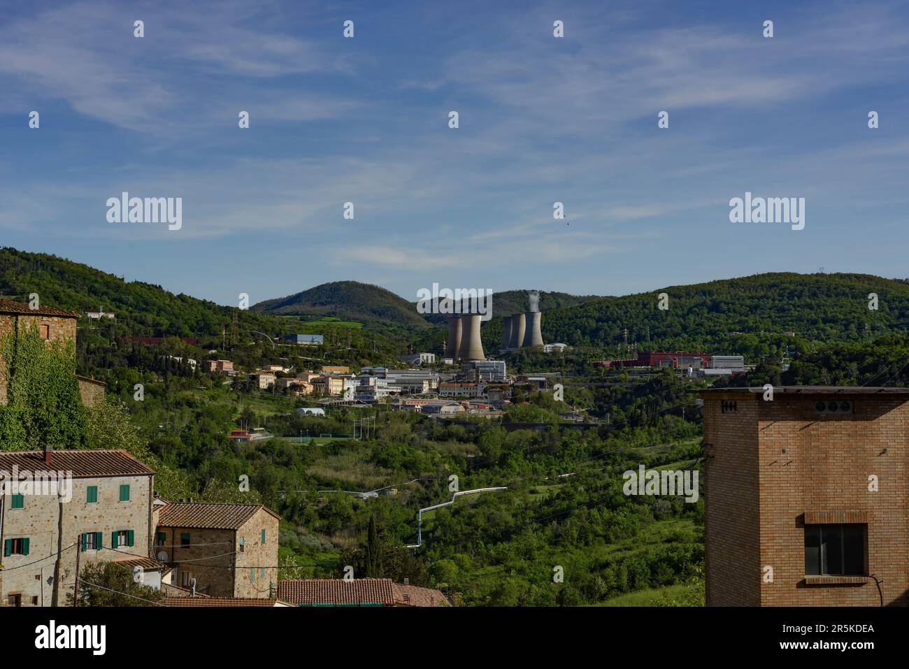 Vue panoramique de la centrale géothermique pour la production d'électricité à Larderello, Pise, Italie Banque D'Images