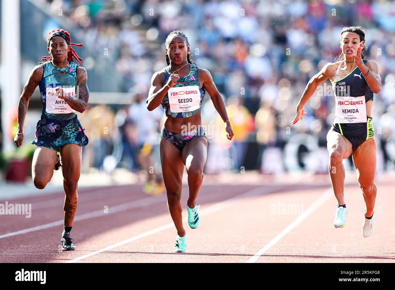 HENGELO - (lr) Michelle-Lee Ahye, n'Ketia Seedo, bassin Hemida en action pendant les 100 mètres femmes à l'édition 42nd des Jeux FBK. ANP VINCENT JANNINK Banque D'Images