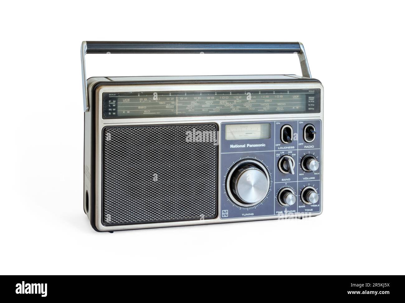 Radio à transistor RF-1110 LBS National Panasonic de 1978, isolée sur fond blanc Banque D'Images