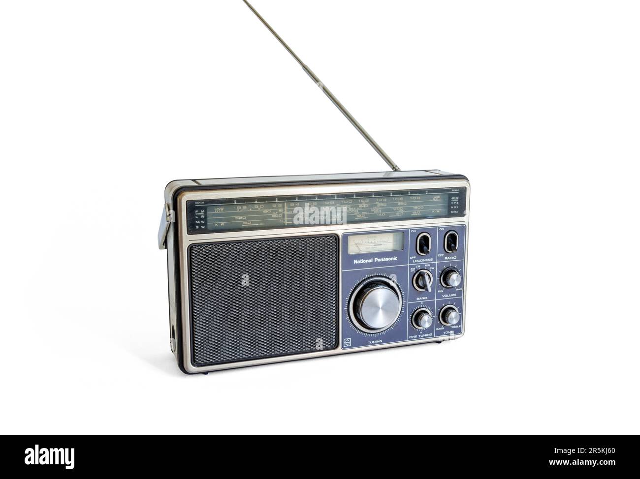 Radio à transistor RF-1110 LBS de National Panasonic de 1978, antenne étendue, isolée sur fond blanc Banque D'Images