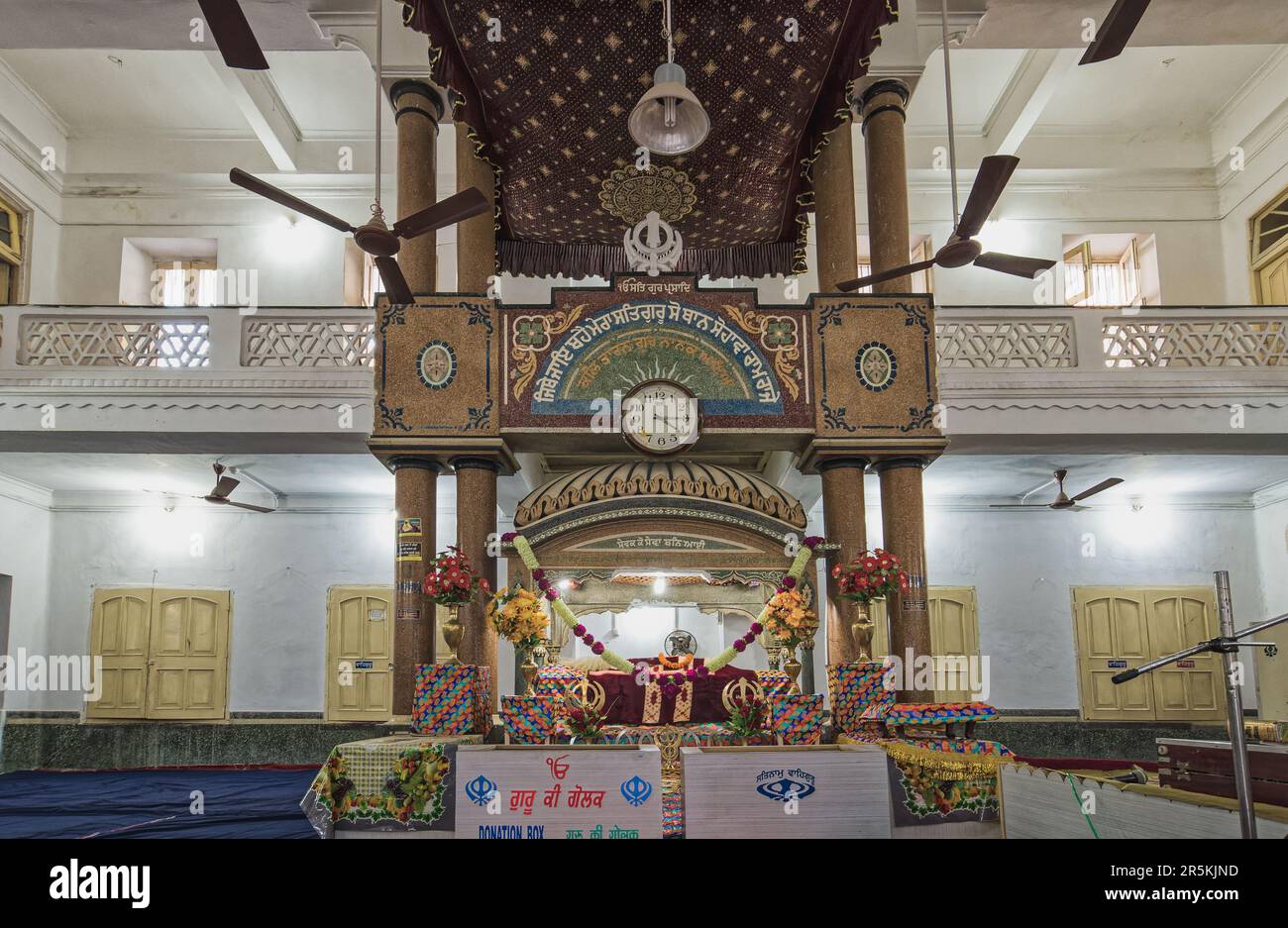 12 22 2014 Intirior Vintage de Gurudwara Sri Guru Singh Sabha Gaya,Bihar Inde Asie Banque D'Images