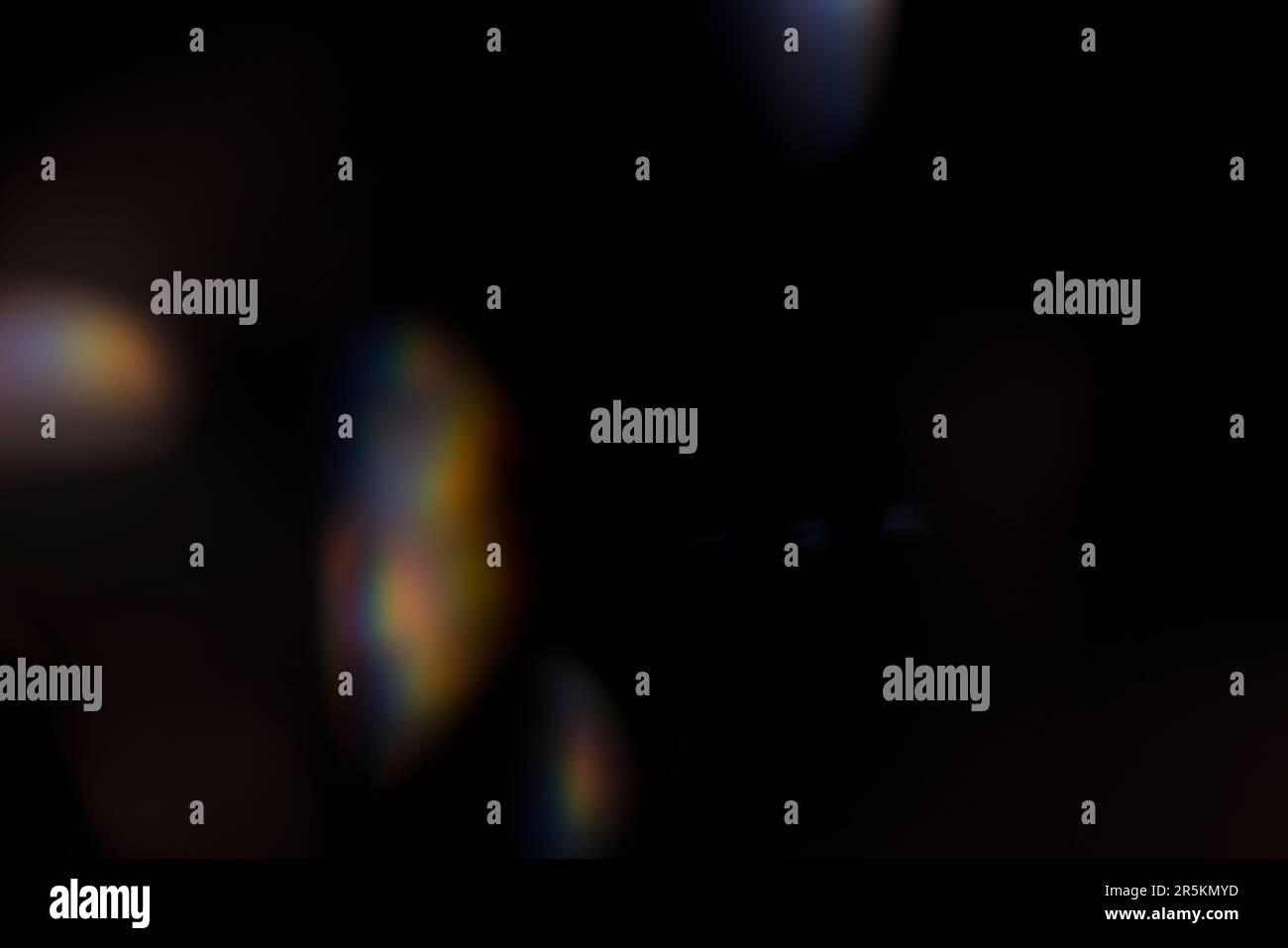 Fuite de lumière analogique produite avec des cristaux de verre et des lumières LED, le fond est noir pur. Idéal pour les revêtements. Banque D'Images