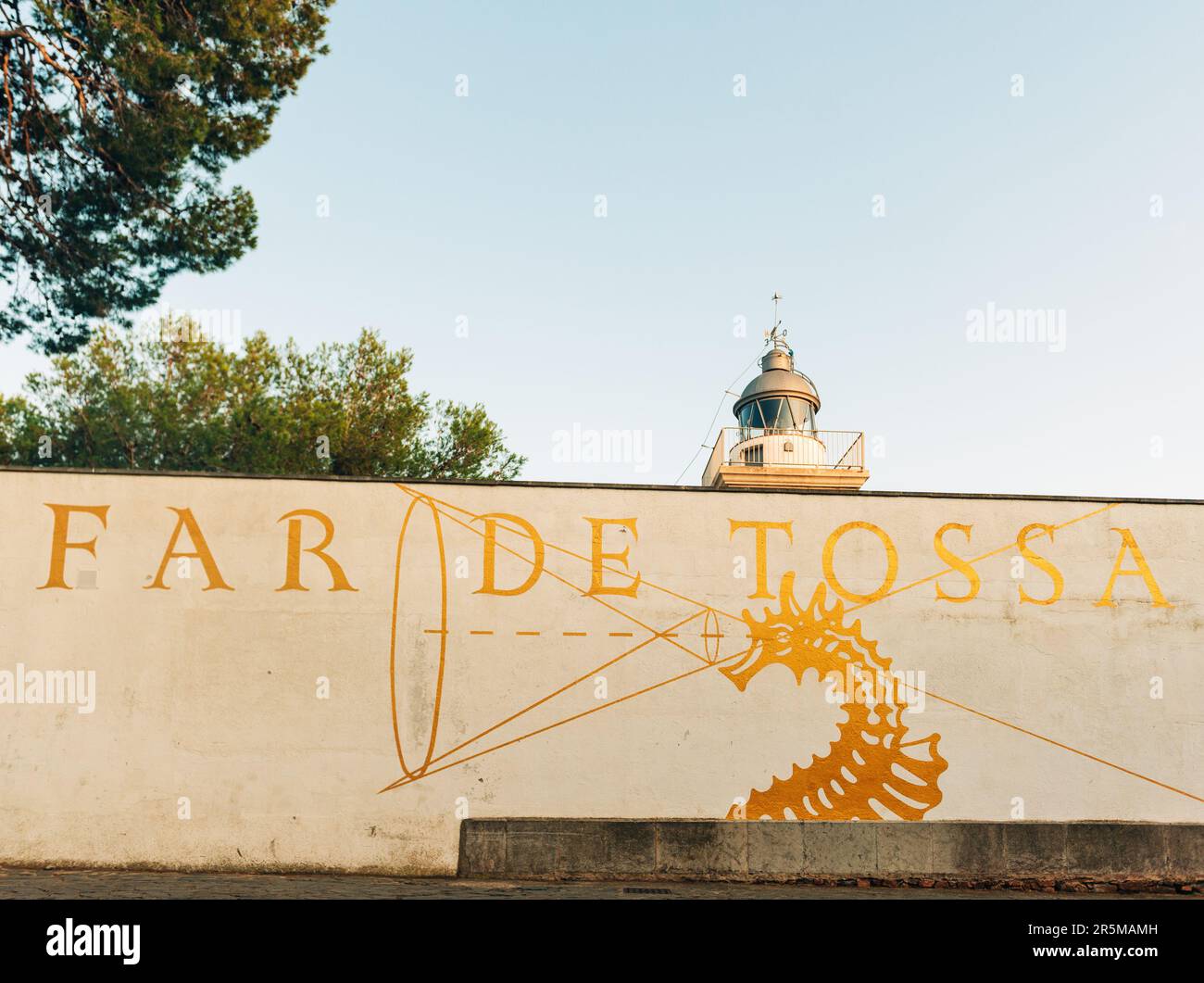 Tossa de Mar, Gérone, Costa Barava, Espagne- 13 août 2019: Navigation vieux phare Banque D'Images