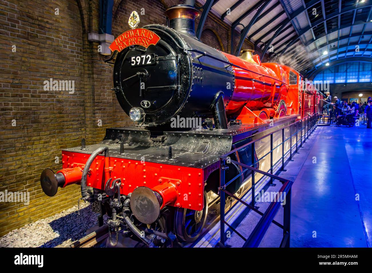 LA locomotive Olton Hall 5972, mieux connue sous le nom de Poudlard Express exposée au Harry Potter Studio Tour à Watfrod, Royaume-Uni Banque D'Images