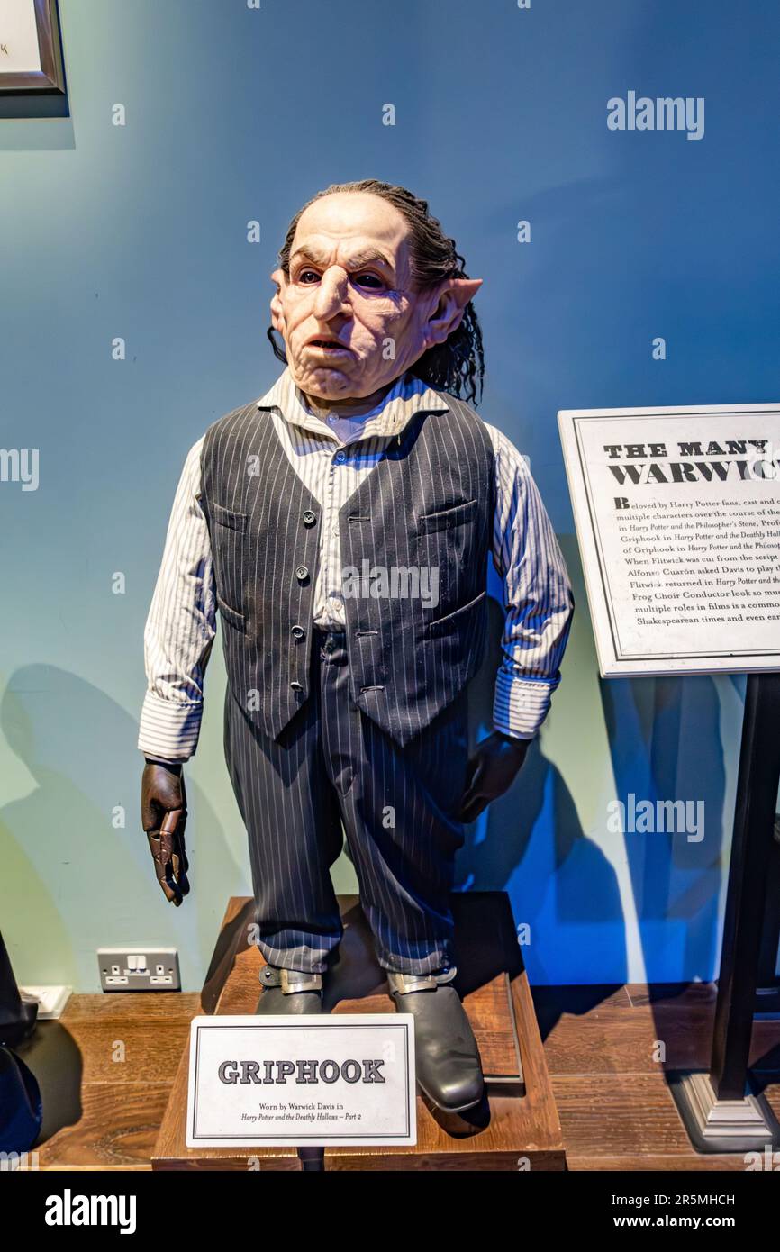 Mannequin portant le costume et la tenue Griphook comme avertissement de Warwick Davis à l'exposition de Warner Brothers Harry Potter Studio Tour à Watford, Royaume-Uni Banque D'Images
