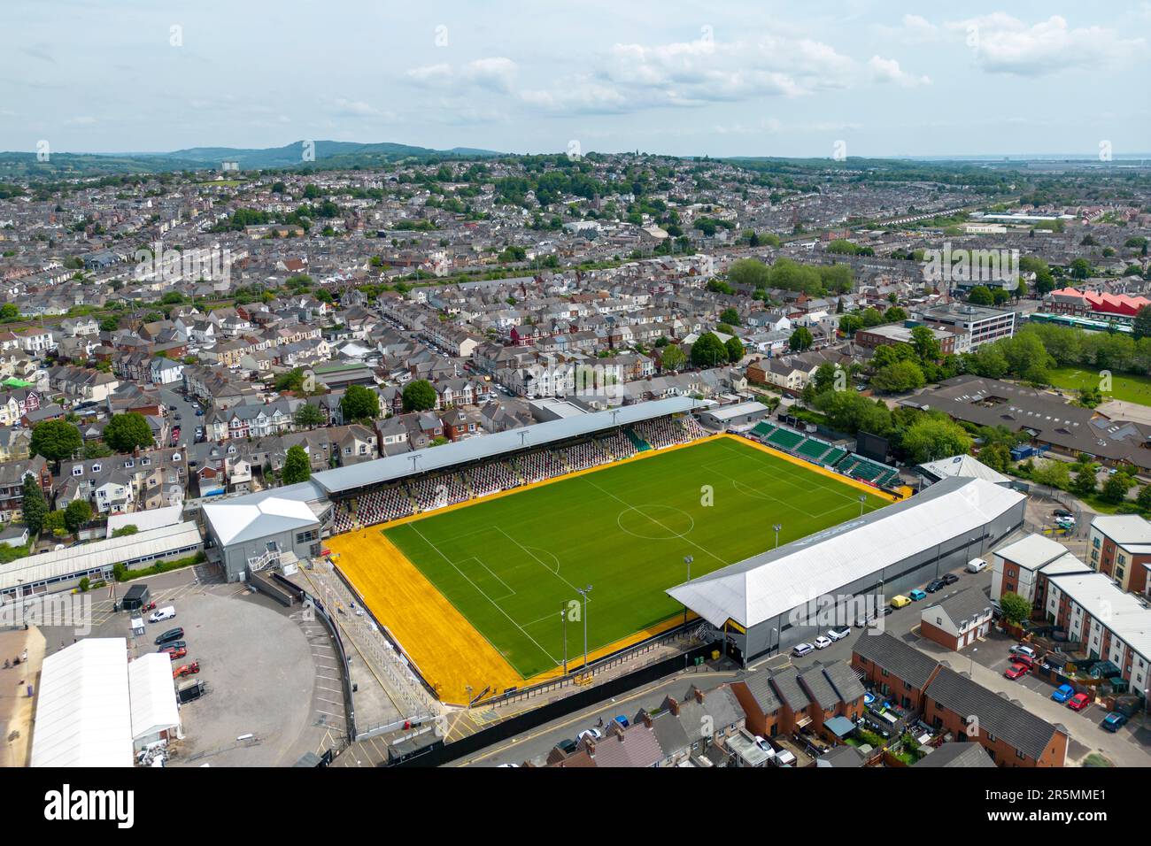 Vue aérienne de Newport, au sud du pays de Galles, montrant le terrain de football de Rodney Parade. Banque D'Images