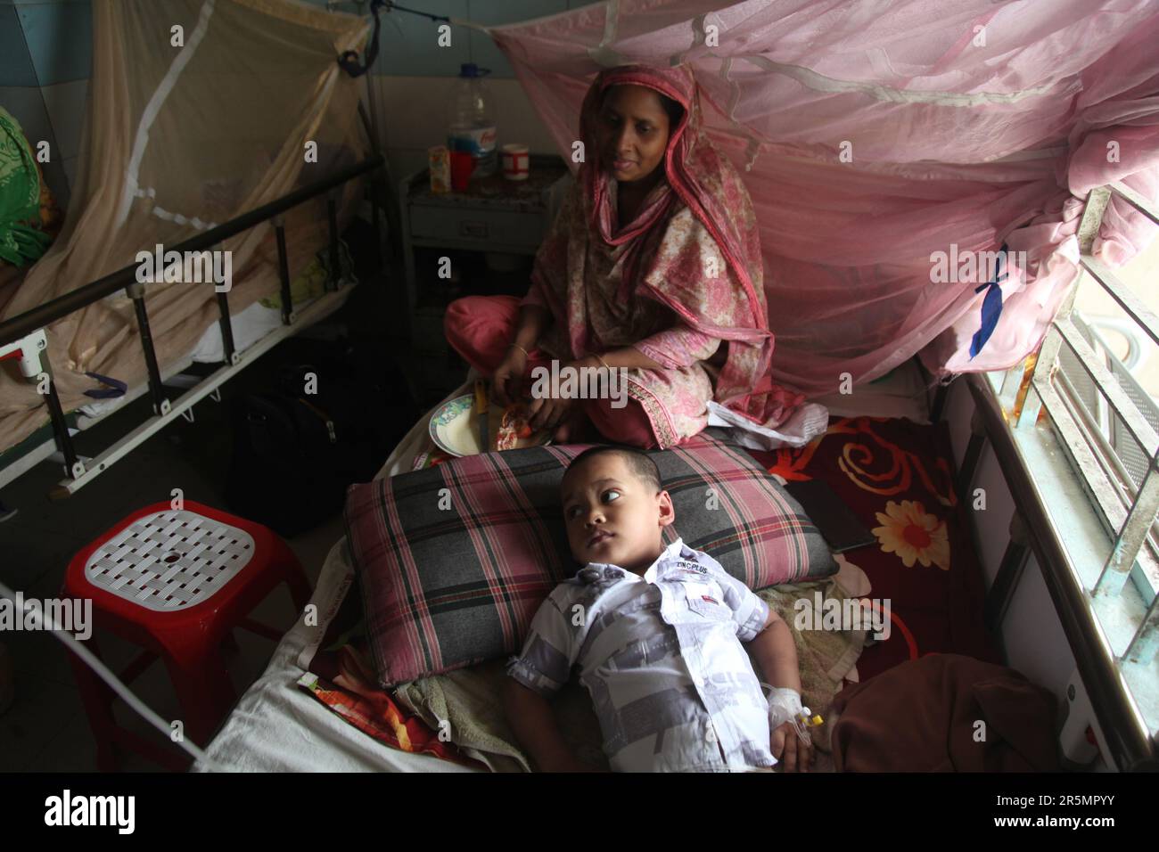 Dhaka, Bangladesh - 31 mai 2023 : le nombre d'enfants souffrant de la dengue à l'hôpital médical de mugda. À Dhaka, au Bangladesh. Isl. Nazmul Banque D'Images