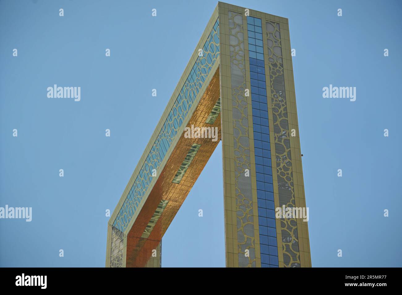 Dubai Frame, vue de bas en haut, meilleure nouvelle attraction, monument architectural dans le parc Zabeel. Dubaï, Émirats arabes Unis - avril 2023 Banque D'Images