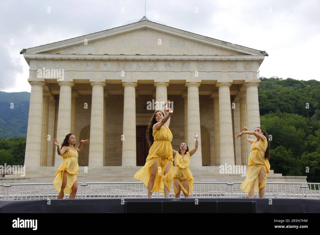 Possagno, Italie. 04th juin 2023. Jeanne Bresciani et les danseurs de l'Institut international Isadora Duncan de New York exécutent une danse dans le style de Duncan intitulée ''d'Antonio Canova à Isadora Duncan: Une splendeur éternelle' au Tempio Canoviano à Possagno, en Italie, sur 4 juin 2023.(photo de Mimmo Lamacchia/NurPhoto) crédit : Nouvelles en direct NurPhoto SRL/Alamy Banque D'Images