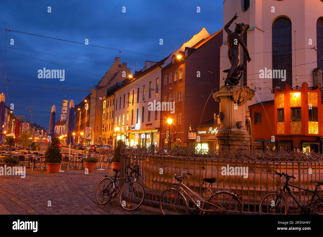 Augsburg, Moritzplatz, Marktplatz, Maximilianstrasse, Maximilian Street, Merkurbrunnen, rue romantique, route romantique, Swabia, Bavière, Allemagne Banque D'Images