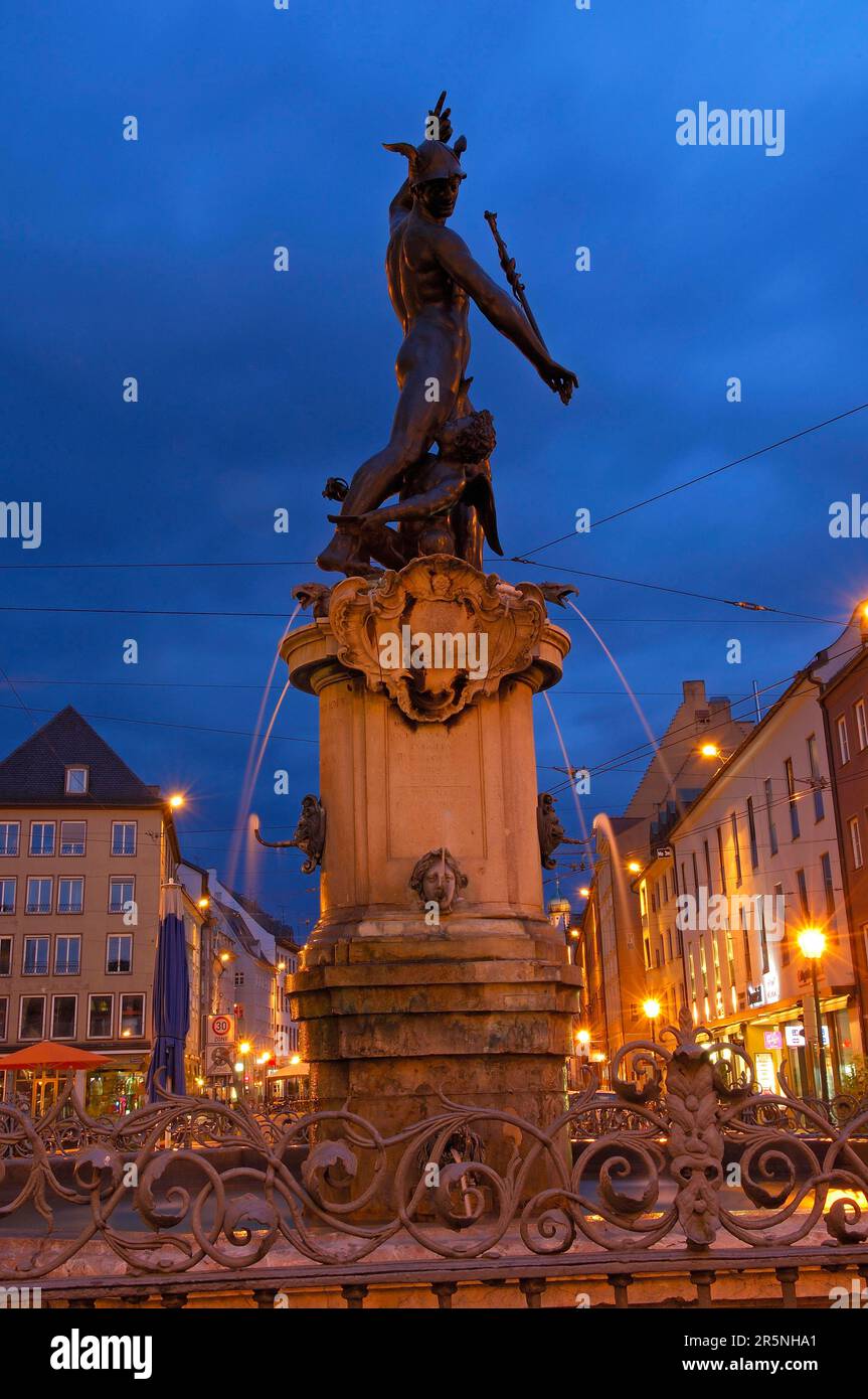 Augsburg, Moritzplatz, Marktplatz, Maximilianstrasse, Maximilian Street, Merkurbrunnen, rue romantique, route romantique, Swabia, Bavière, Allemagne Banque D'Images