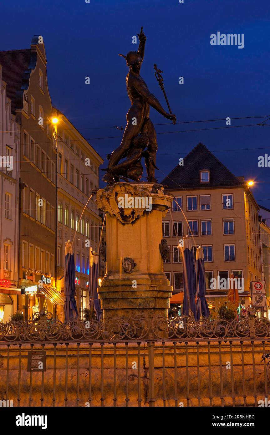 Augsburg, Moritzplatz, Marktplatz, Maximilianstrasse, Maximilian Street, Merkurbrunnen, rue romantique, route romantique, Swabia, Bavière, Allemagne Banque D'Images