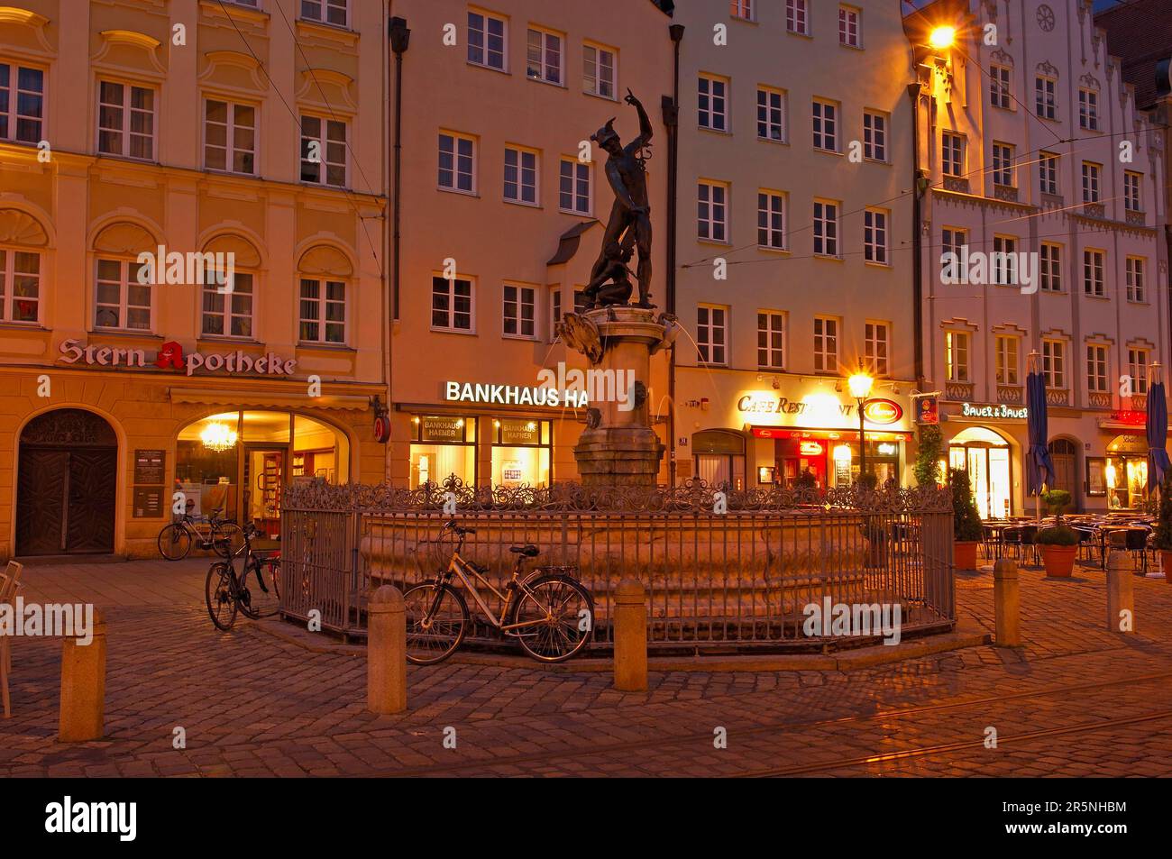 Augsburg, Moritzplatz, Marktplatz, Maximilianstrasse, Maximilian Street, Merkurbrunnen, rue romantique, route romantique, Swabia, Bavière, Allemagne Banque D'Images