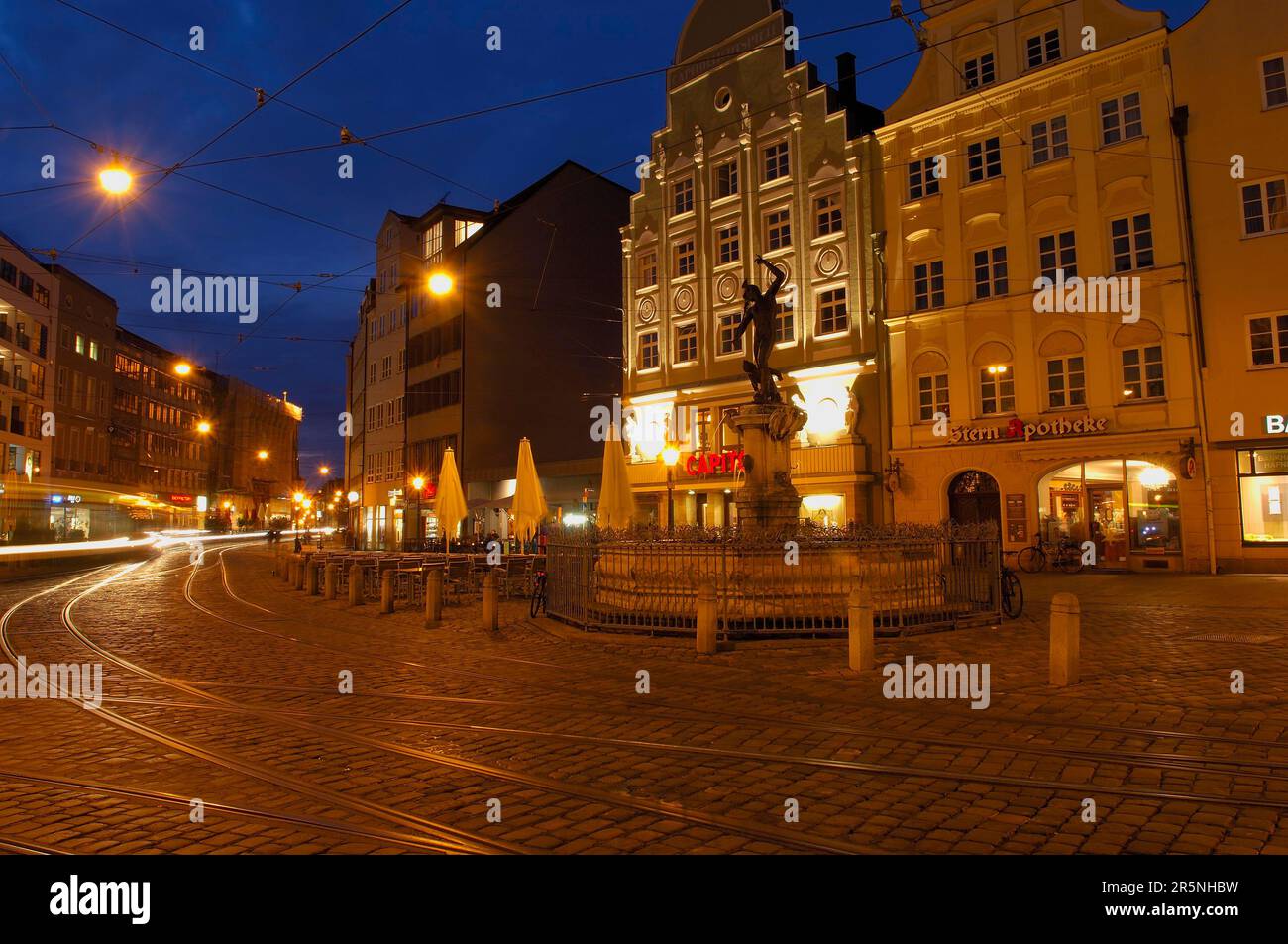 Augsburg, Moritzplatz, Marktplatz, Maximilianstrasse, Maximilian Street, Merkurbrunnen, rue romantique, route romantique, Swabia, Bavière, Allemagne Banque D'Images