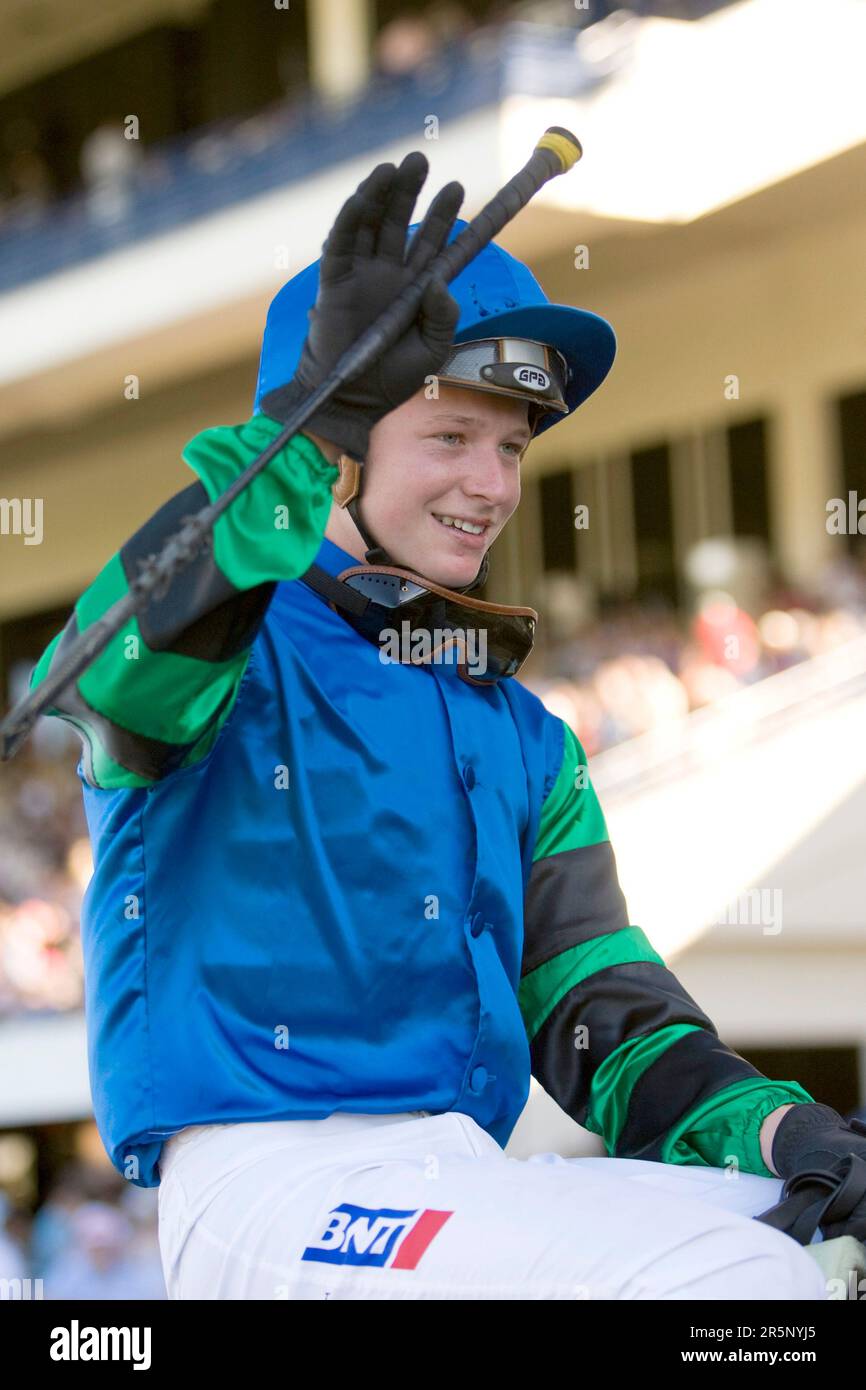 James McDonald, à cheval le Baron, célèbre la victoire de la première fiducie souveraine Great Northern Guinéas à Ellerslie, Auckland, Nouvelle-Zélande, Banque D'Images
