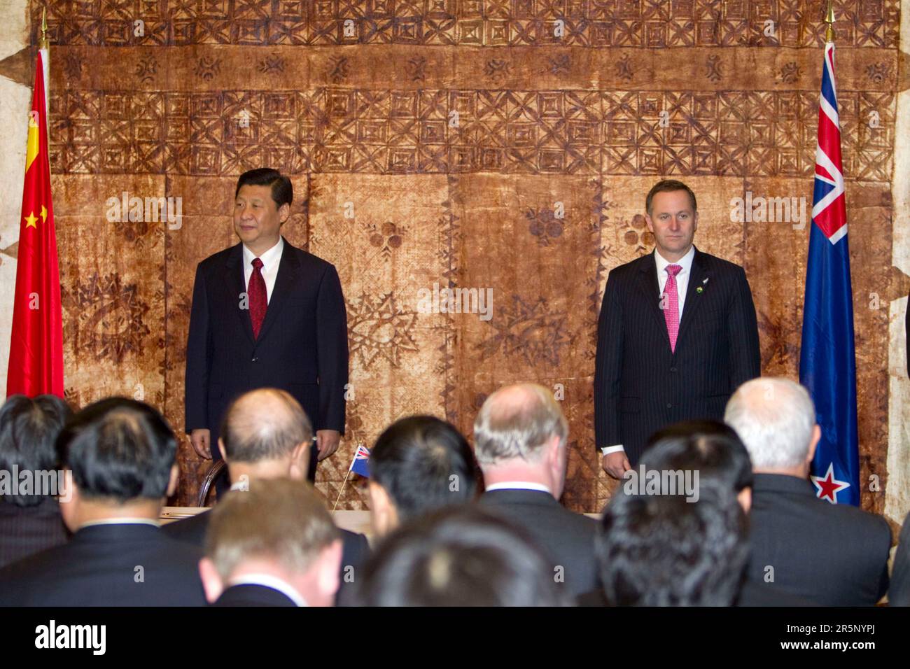Son Excellence M. Xi Jinping, Vice-Président de la République populaire de Chine, lors de la cérémonie de signature avec le Premier ministre John Key Banque D'Images
