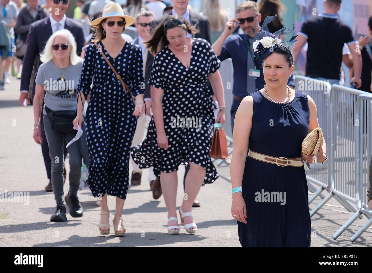 Epsom, Royaume-Uni. Coureurs féminins le jour du Derby. Banque D'Images