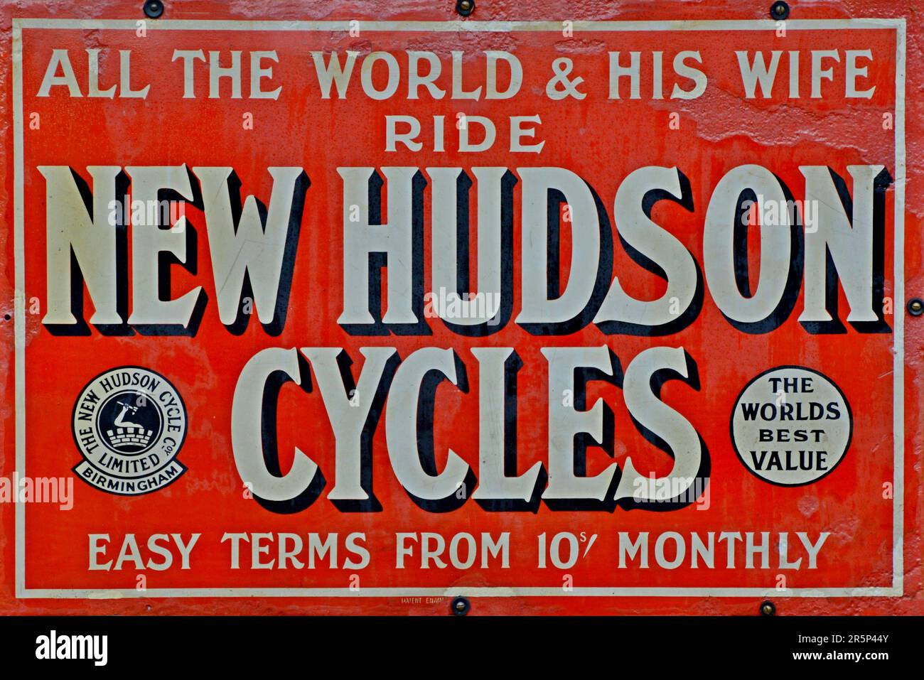 Un panneau publicitaire Vintage New Hudson cycles Enamel Banque D'Images