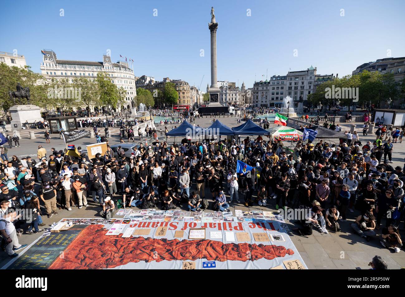 Londres, Royaume-Uni. 04th juin 2023. Vue des manifestants lors de la manifestation à Trafalgar Square. Un groupe d'activistes du nom de China Deviants a organisé un rassemblement à Trafalgar Square à Londres à l'occasion du 34th anniversaire du massacre de 4 juin Tiananmen en 1989 à Pékin. Crédit : SOPA Images Limited/Alamy Live News Banque D'Images Londres, Royaume-Uni. 04th juin 2023. Vue des manifestants lors de la manifestation à Trafalgar Square. Un groupe d'activistes du nom de China Deviants a organisé un rassemblement à Trafalgar Square à Londres à l'occasion du 34th anniversaire du massacre de 4 juin Tiananmen en 1989 à Pékin. Crédit : SOPA Images Limited/Alamy Live News Banque D'Images