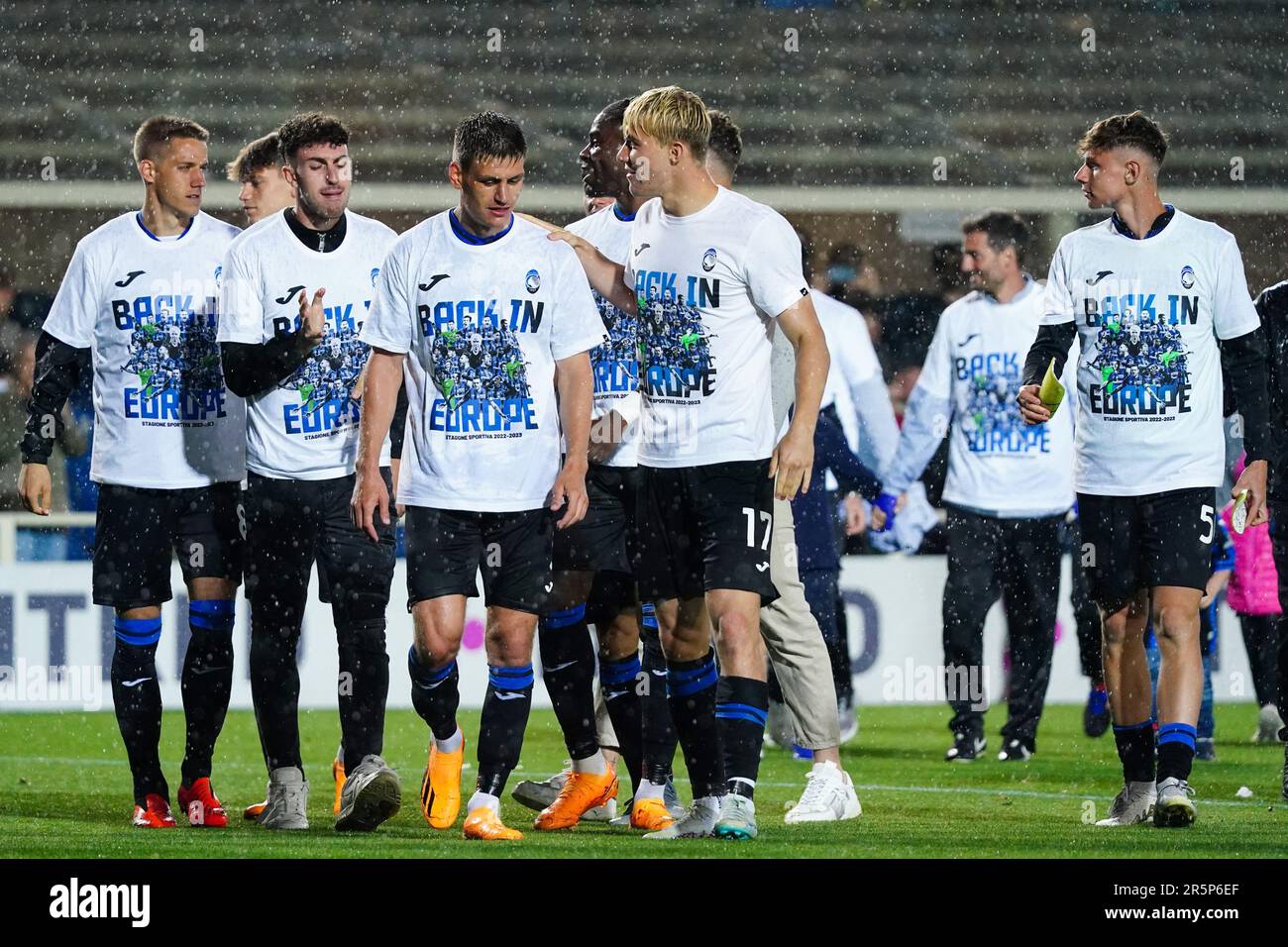 Bergame, Italie. 04th juin 2023. L'équipe (Atalanta BC) célèbre la victoire avec le t-shirt 'BACK IN EUROPE' lors du championnat italien série Un match de football entre Atalanta BC et AC Monza sur 4 juin 2023 au stade Gewiss de Bergamo, Italie - Credit: Luca Rossini/E-Mage/Alay Live News Credit: Luca Rossini/E-Mage/Alay Live News Banque D'Images