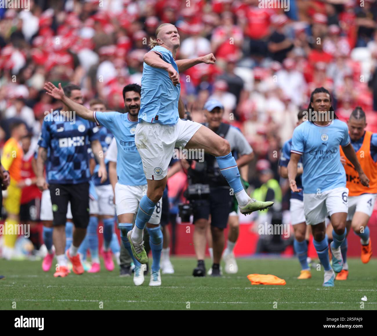 Londres, Royaume-Uni. 03rd juin 2023. Erling Haaland (MC) célèbre la victoire lors du match final de la coupe Emirates FA Manchester City / Manchester United au stade Wembley, Londres, Royaume-Uni, le 3rd juin 2023. Crédit : Paul Marriott/Alay Live News Banque D'Images