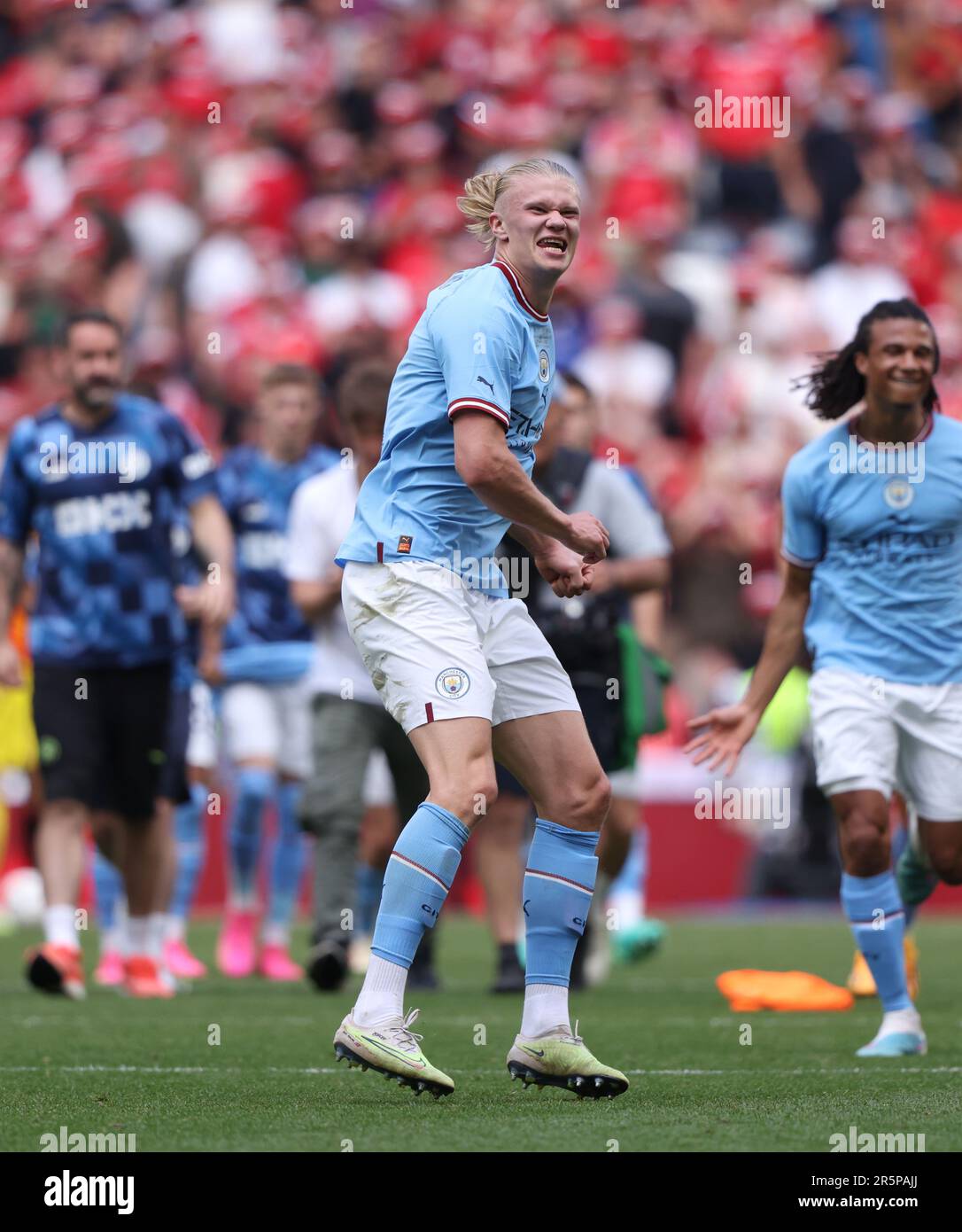 Londres, Royaume-Uni. 03rd juin 2023. Erling Haaland (MC) célèbre la victoire lors du match final de la coupe Emirates FA Manchester City / Manchester United au stade Wembley, Londres, Royaume-Uni, le 3rd juin 2023. Crédit : Paul Marriott/Alay Live News Banque D'Images
