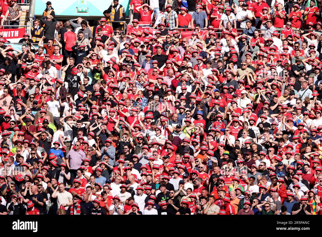 Londres, Royaume-Uni. 03rd juin 2023. Man Utd fans à la finale de la coupe Emirates FA Manchester City et Manchester United au stade Wembley, Londres, Royaume-Uni, le 3rd juin 2023. Crédit : Paul Marriott/Alay Live News Banque D'Images