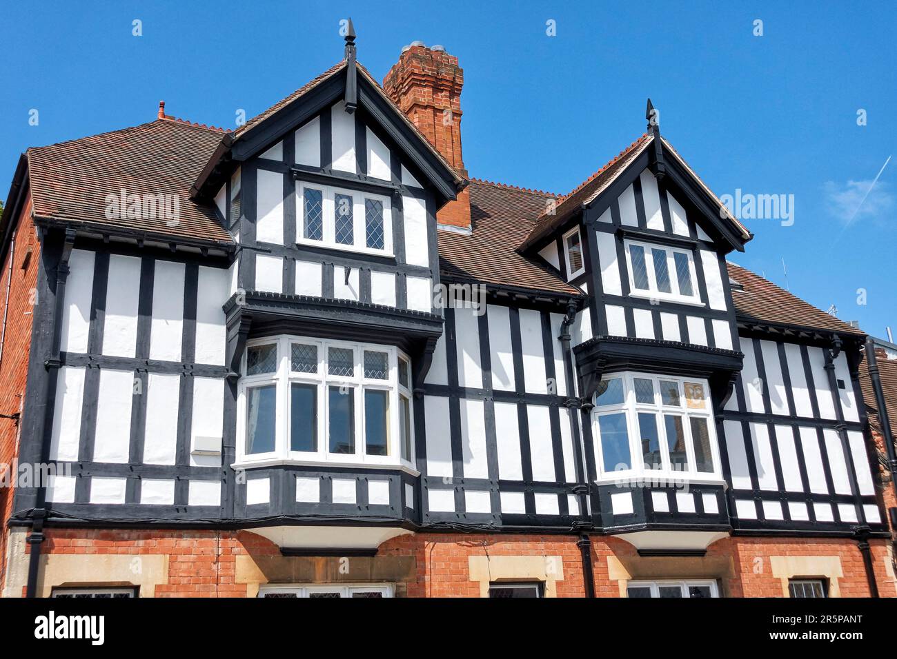 Propriété à colombages de style Tudor en noir et blanc. Stratford-upon-Avon Angleterre Royaume-Uni Banque D'Images