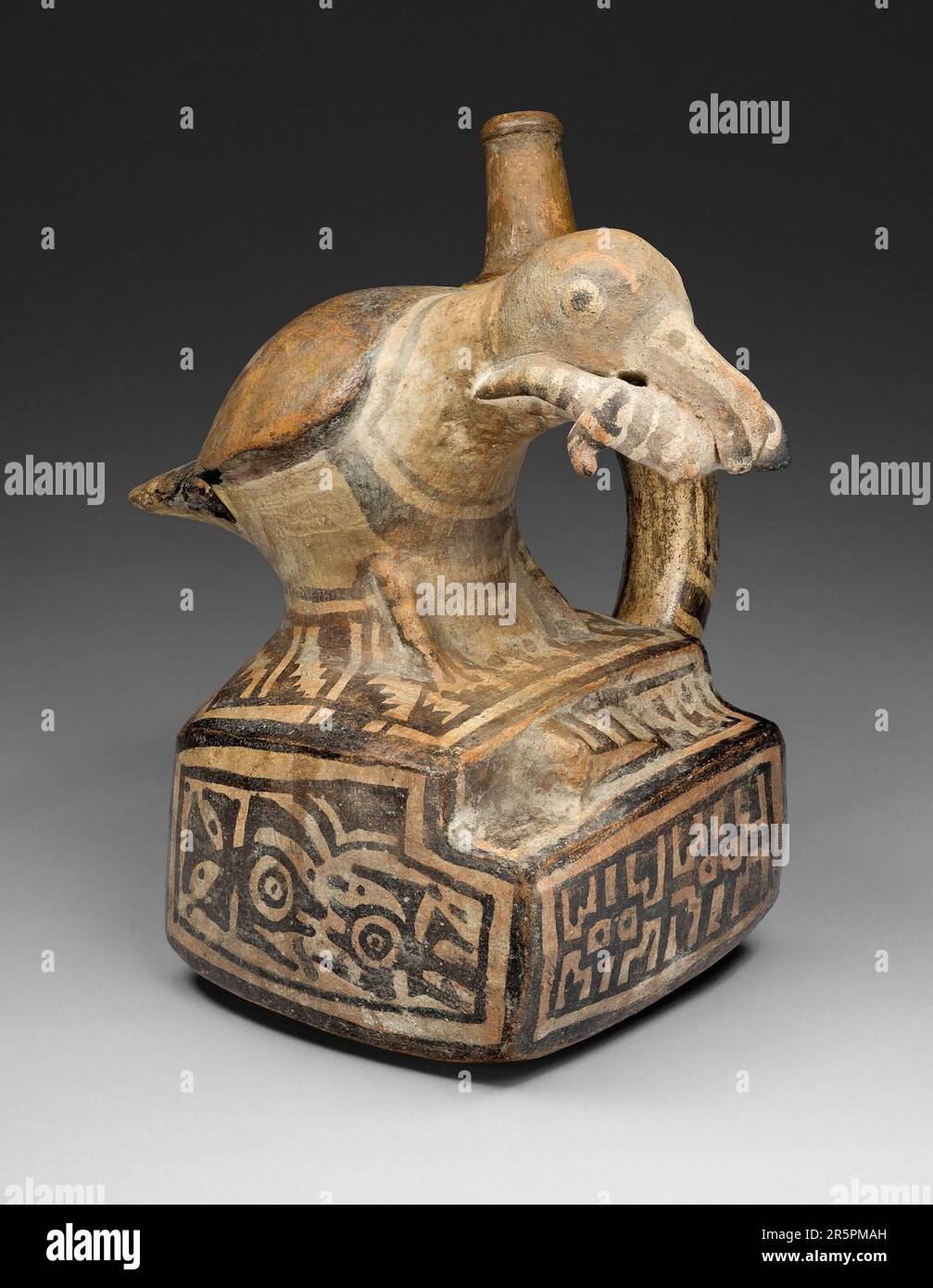 Bec à poignée carrée avec relief représentant une figure debout, tenant des outils agricoles Date: 100 C.-B./A.D. 500 artiste: Moche North Coast, Pérou Banque D'Images