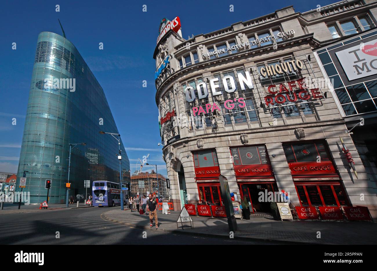 Le bâtiment du National Football Museum dans le centre-ville de Manchester, abritant des expositions dédiées à l'histoire et à la culture du football en Angleterre et en Grande-Bretagne Banque D'Images