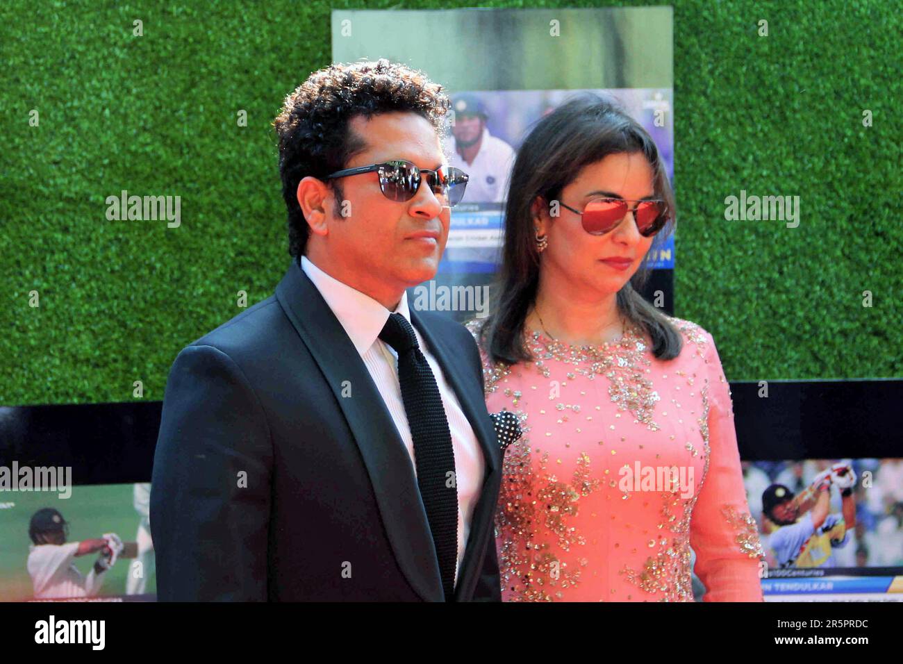 Sachin Tendulkar, Sachin Ramesh Tendulkar, joueur de cricket indien, mari, femme, Anjali Tendulkar, première de film, Sachin: A billion Dreams, Mumbai, Inde, 24 mai 2017 Banque D'Images