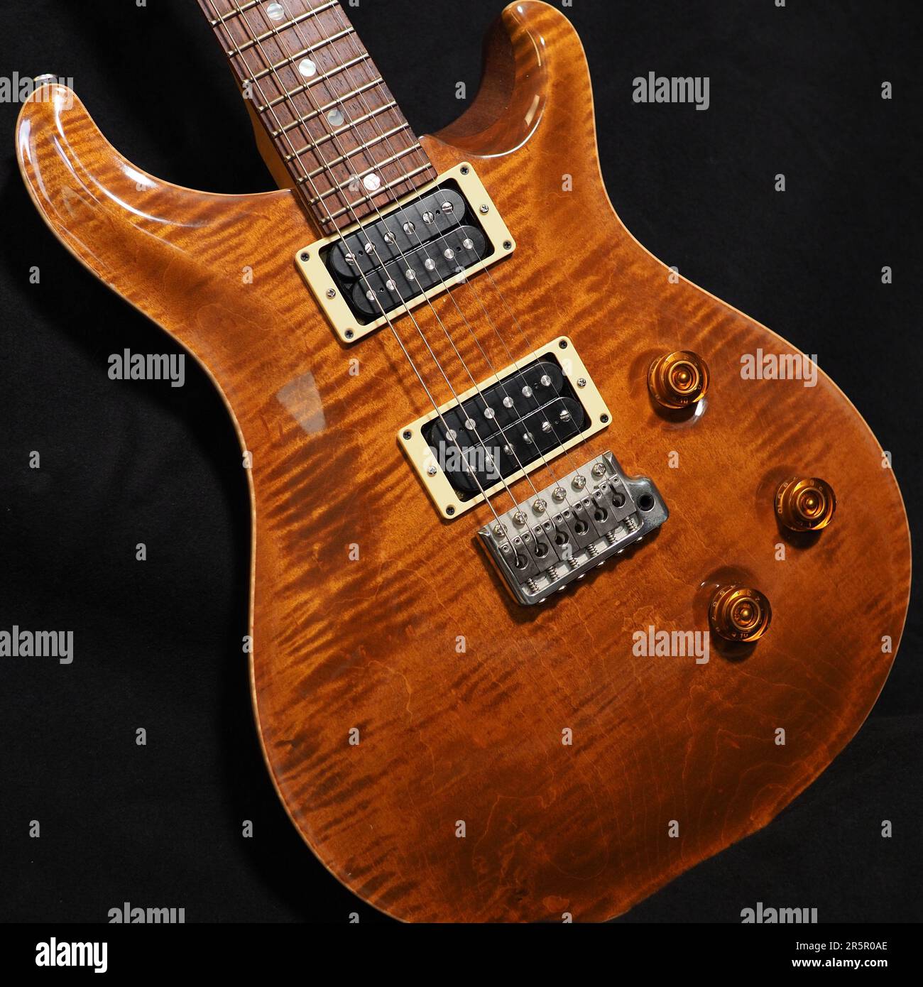 Paul Reed Smith guitare personnalisée 24 avec haut en érable flamme Banque D'Images