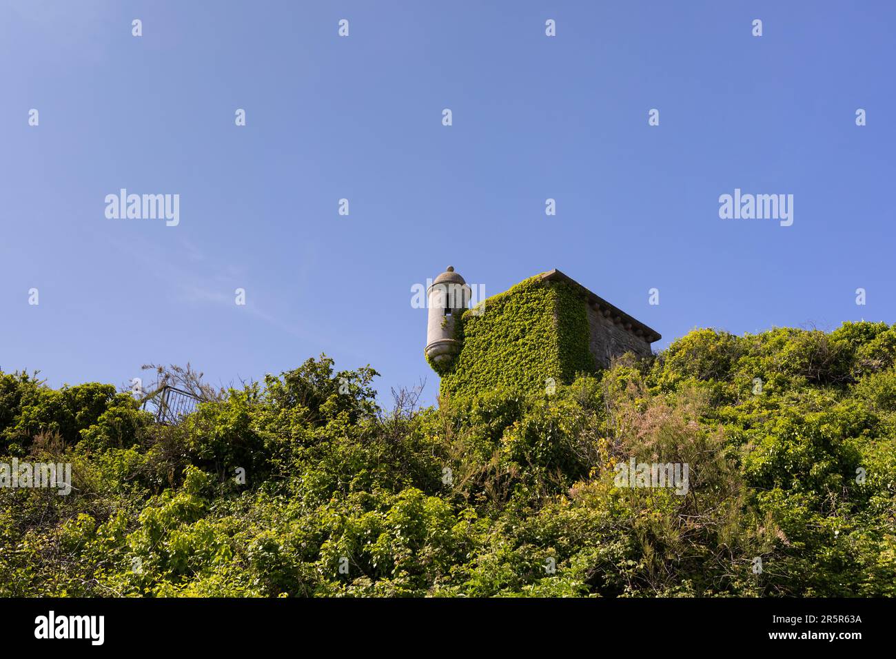 Vue sur le château de Durlston, Swanage, Dorset, Angleterre Banque D'Images