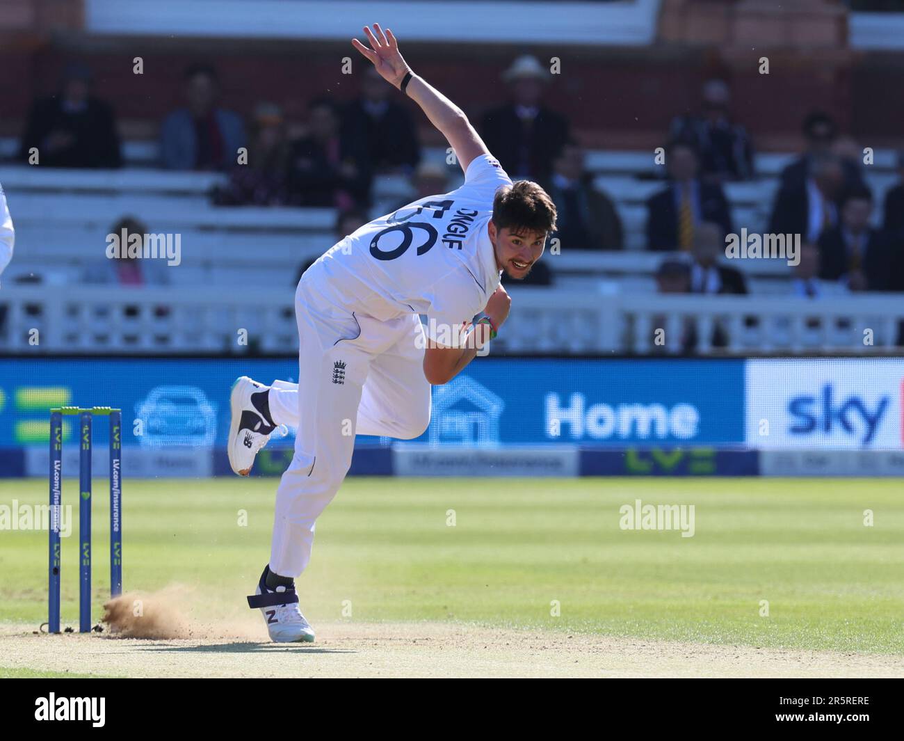 La langue Josh d'Angleterre (Worcestershire) fait ses débuts au test lors du deuxième jour de 4 match entre l'Angleterre et l'Irlande au Lord's Crick Banque D'Images