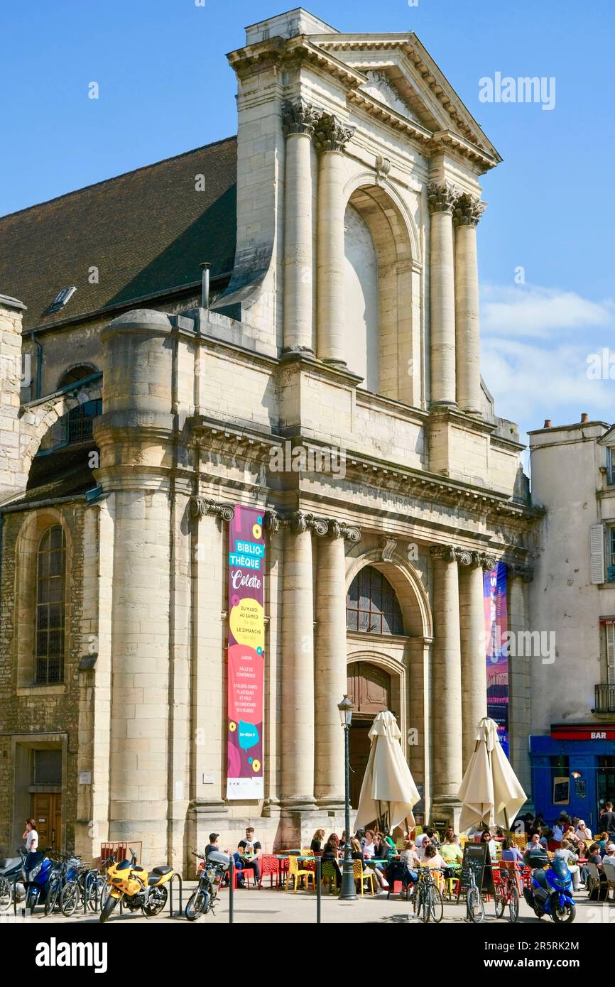 France, Côte d'Or, Dijon, région classée au patrimoine mondial de l'UNESCO, place du Théâtre, Bibliothèque Colette (la NEF) Banque D'Images