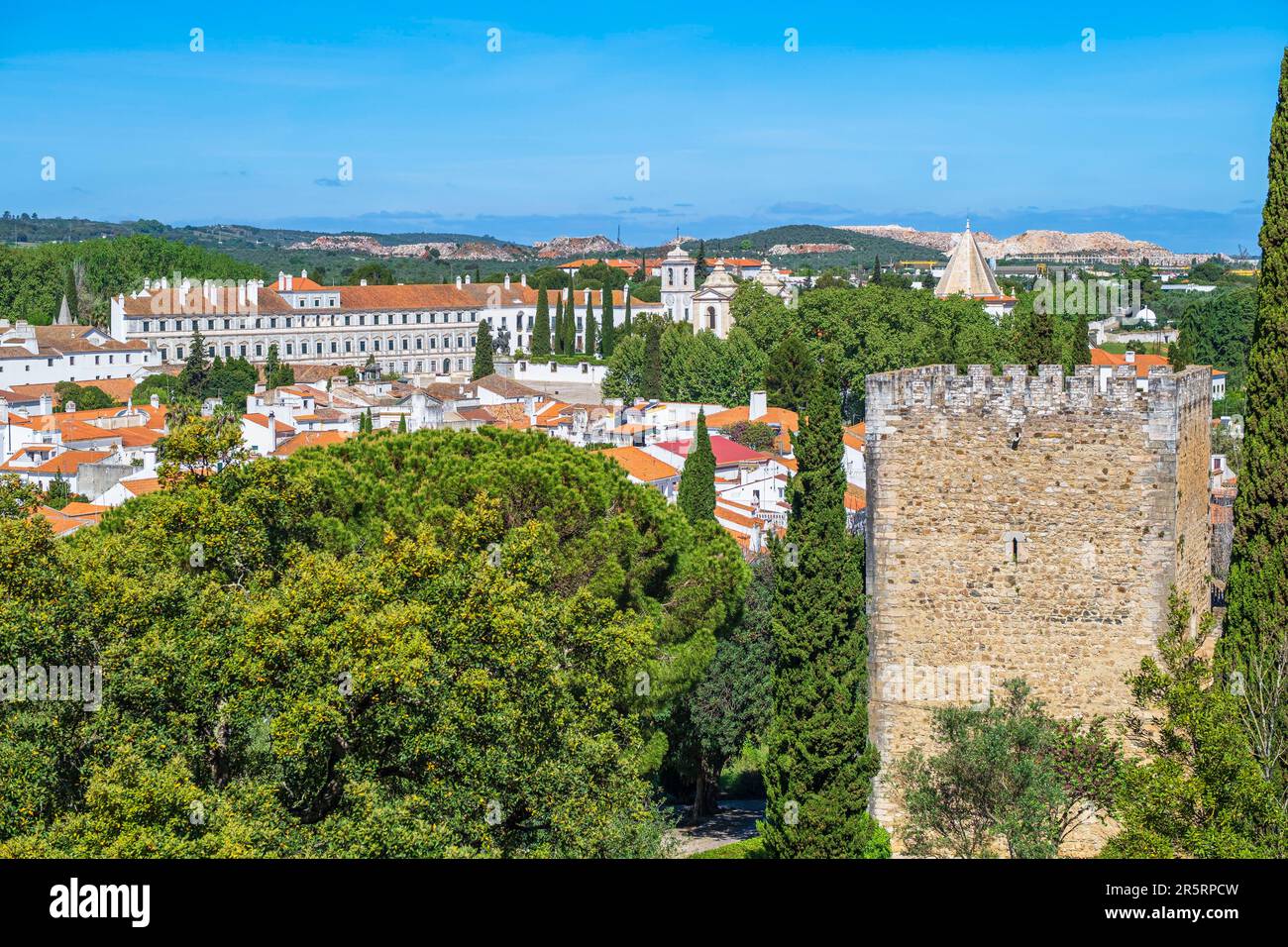 Portugal, région de l'Alentejo, Vila Viçosa, panorama sur la ville et le Palais Ducal depuis les remparts du château médiéval Banque D'Images