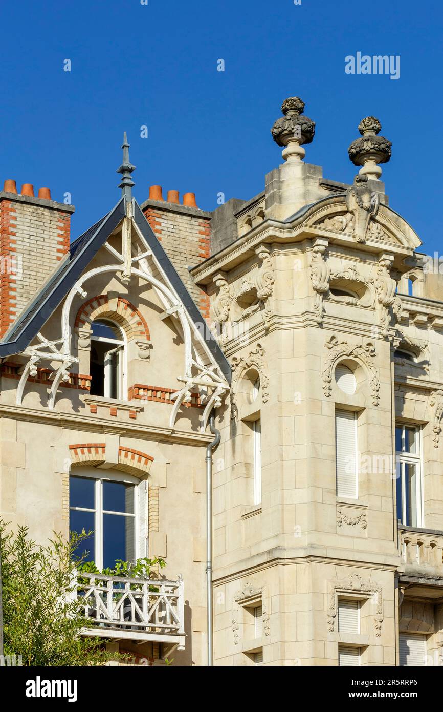 France, Meurthe et Moselle, Nancy, immeuble estrade Hôtel particulier Art Déco construit en 1912 à côté d'une maison de style Art Nouveau située Avenue de la libération Banque D'Images