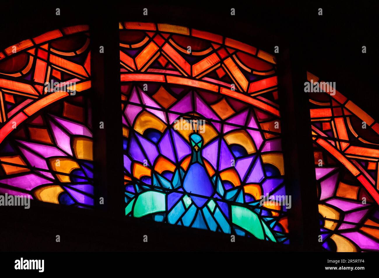 Restauration d'un vitrail « Paon | «Atelier Verre